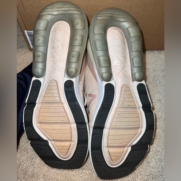 Nike Air Max 270 Sneakers - Picture 8 of 9